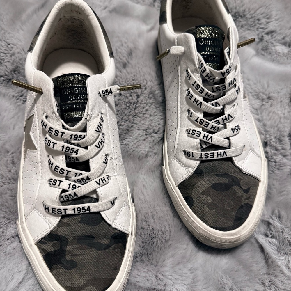 Vintage Havana White and Gray Camouflage Women's Sneakers